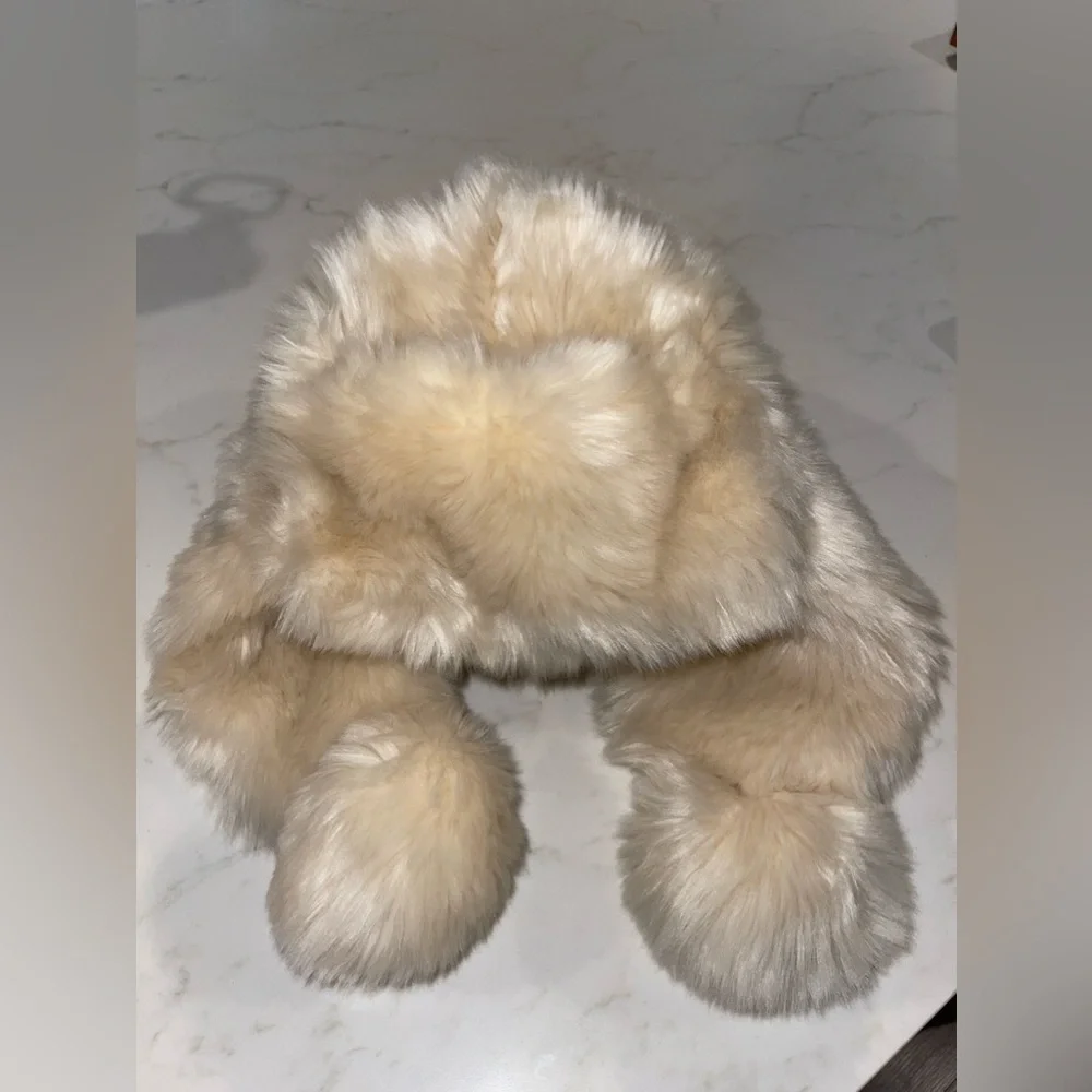 Gap‎ Kids Faux Fur Winter Aviator Cream Hat Size L- XL Ear Flaps Pom poms